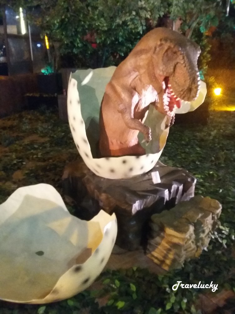 Patung Bayi Dinosaurus di Dino Land
